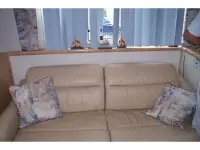 Carver 325 Aft Cabin