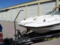 Glastron DX235 DECK BOAT