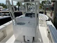 Robalo R272 