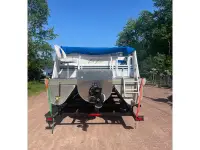 JC Tritoon 226 