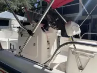Boston Whaler Dauntless 