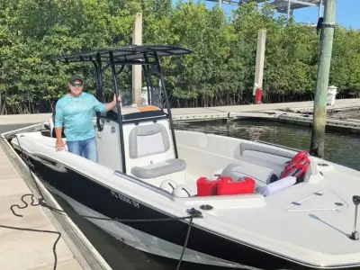 NauticStar Hybrid