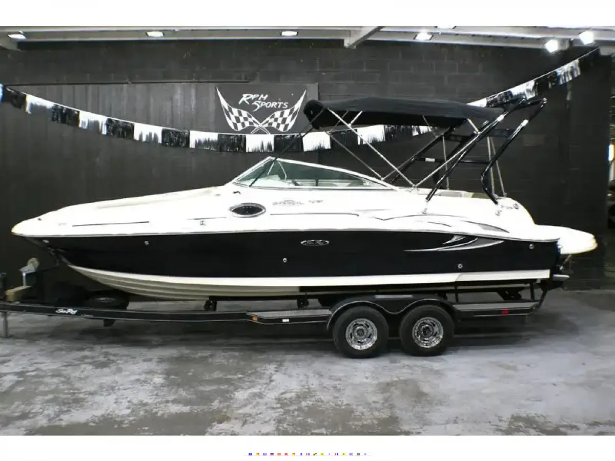 Sea Ray Sun Deck 240  Sea Ray Sun Deck 240