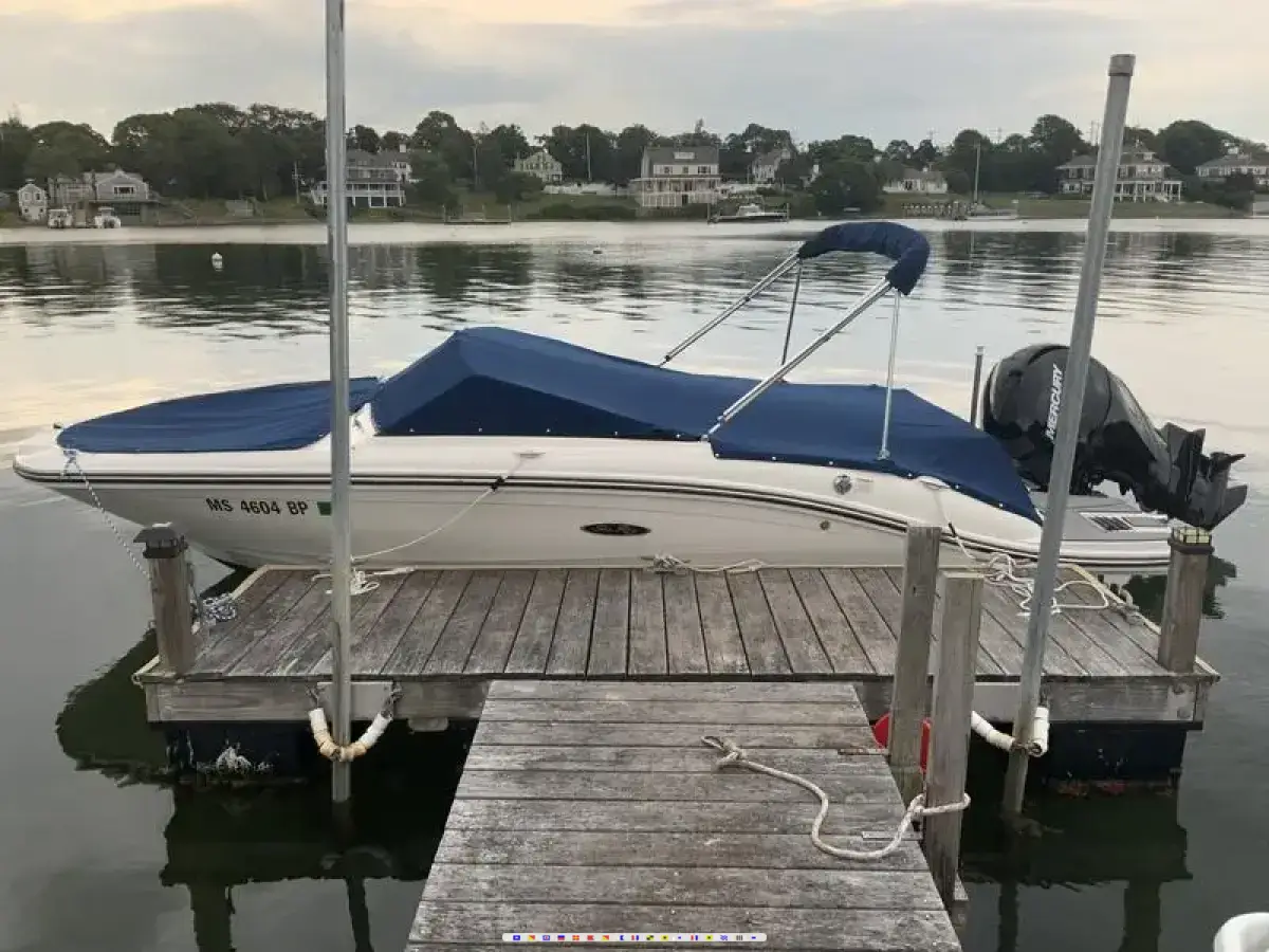 Sea Ray 190 SPX OB  Sea Ray 190 SPX OB