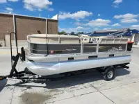 Sun Tracker Party Barge 