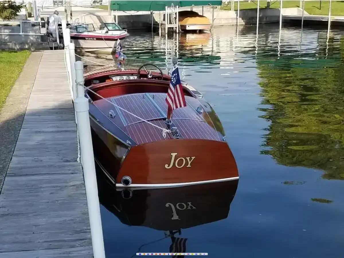 Chris Craft Deluxe Runabout 