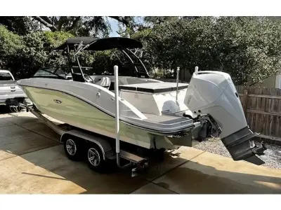 Sea Ray SPX 230 