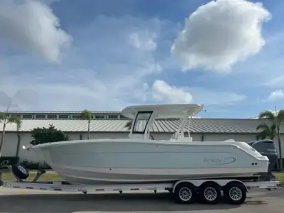 Robalo R302 Center Console 