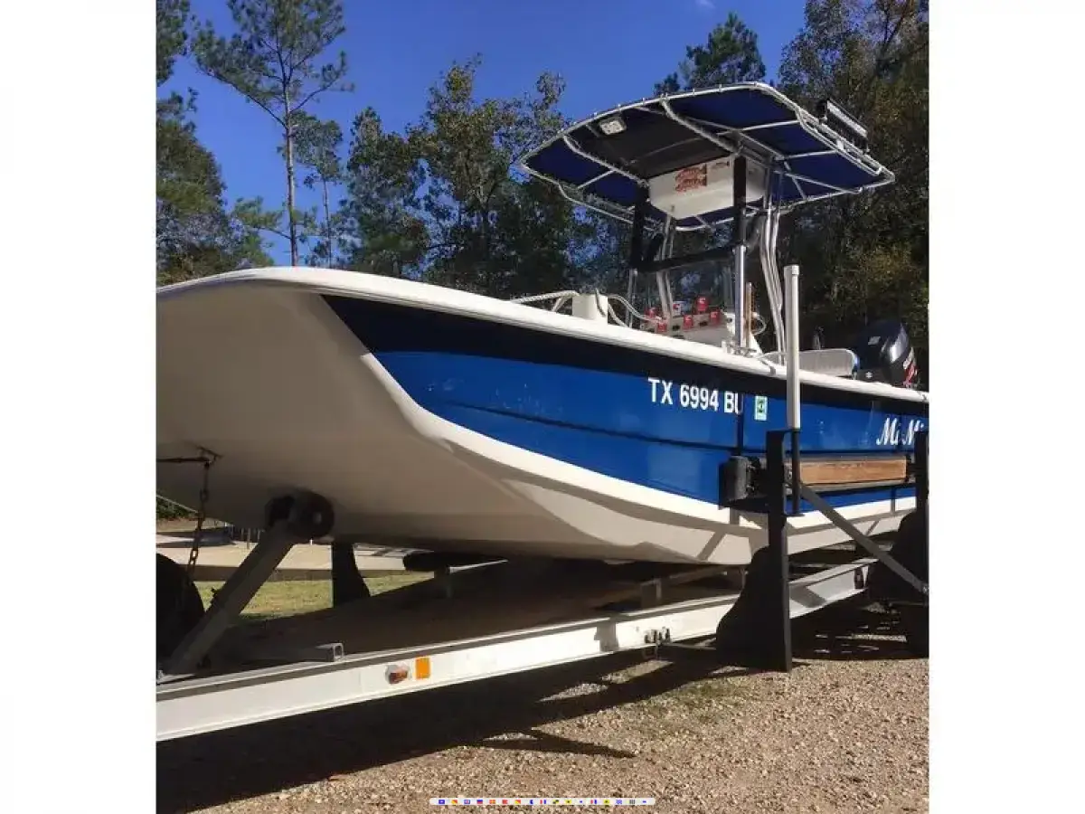 Carolina Skiff 2390 DLX EW 