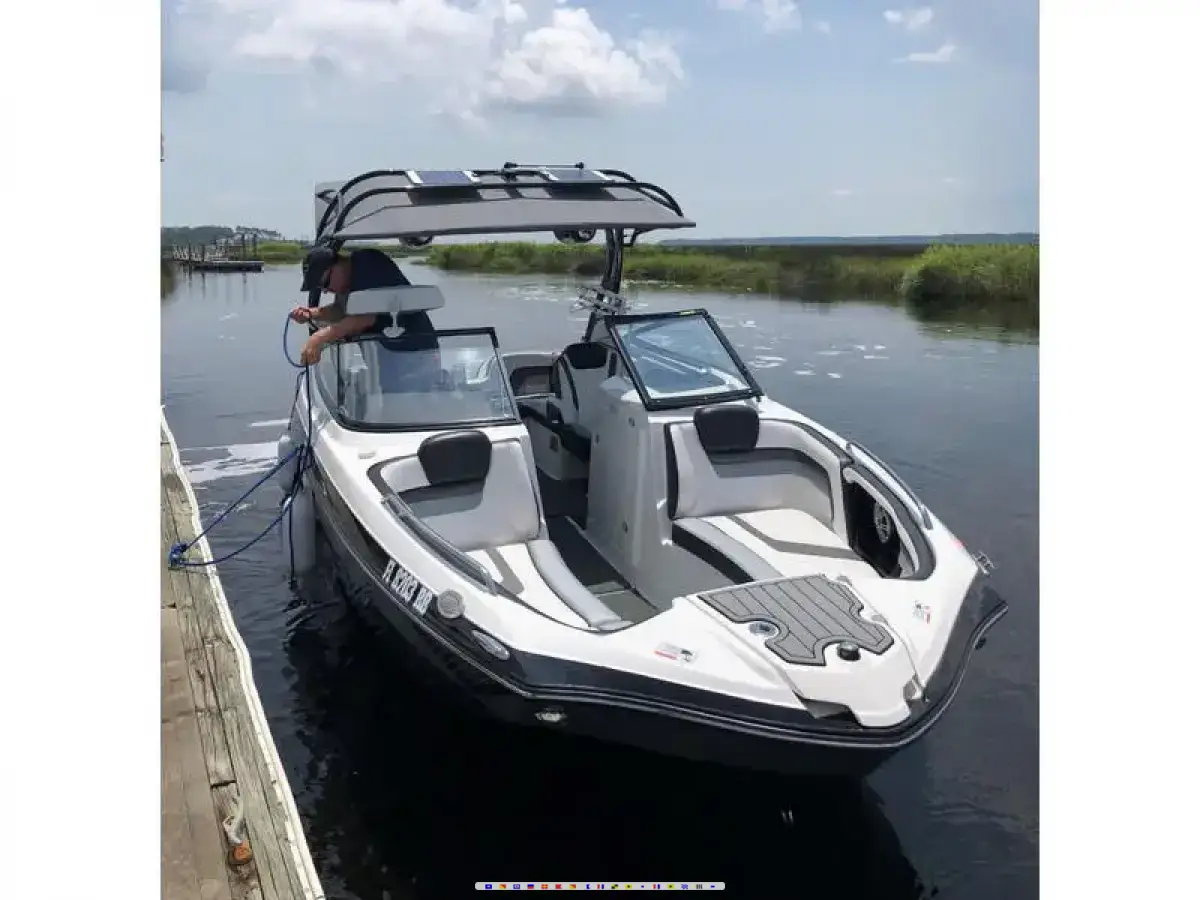 Yamaha 242 XE 