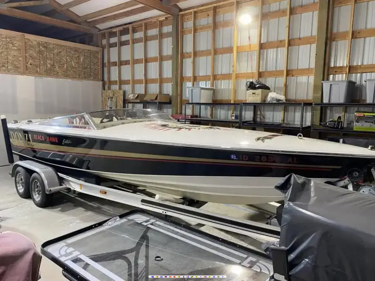 Donzi 22 Classic Black Hawk Donzi 22 Classic Black Hawk