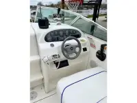 Sea Ray 215 Express Cruiser 