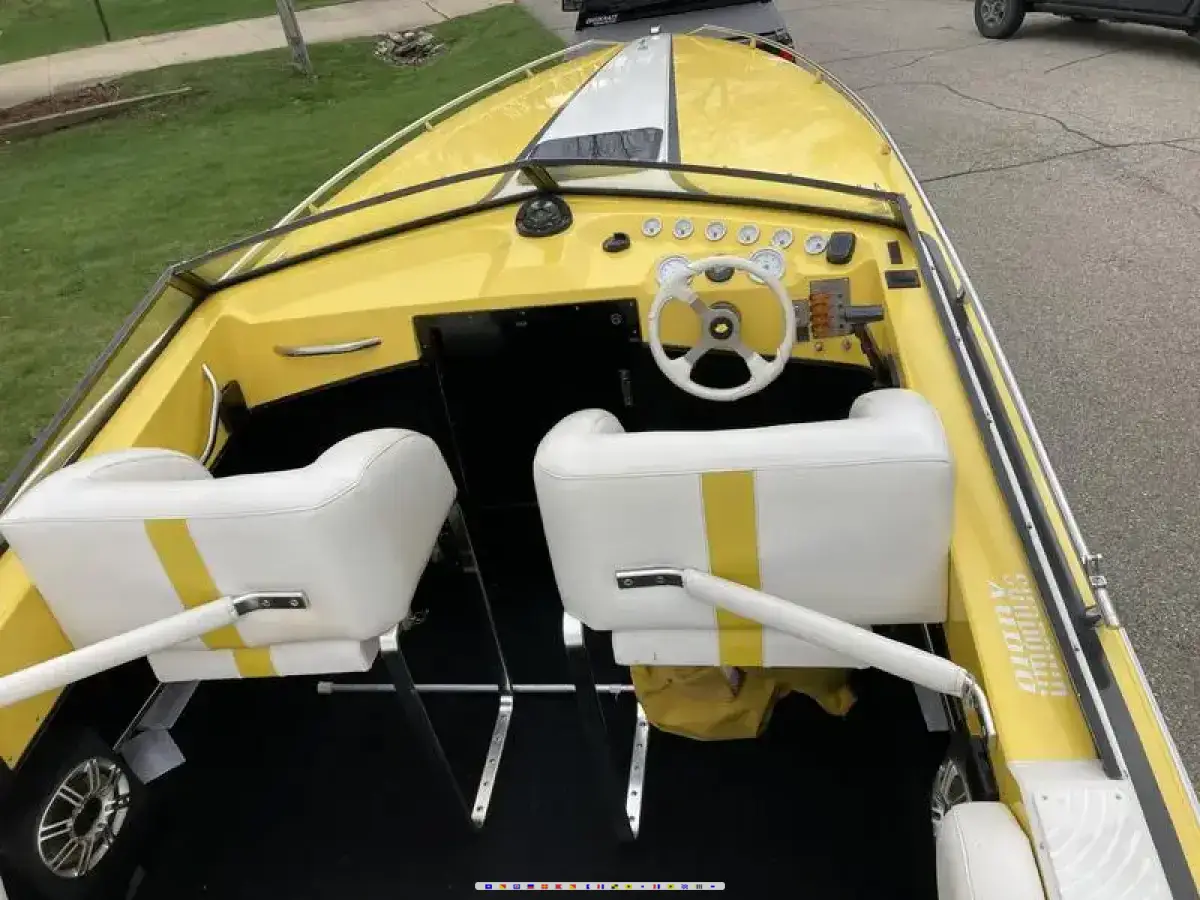 マリン 1990 Checkmate Convincor 251 powerboat for sale in Michigan