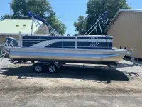 Bennington 22LSR