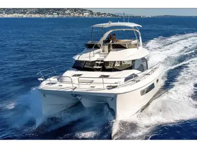 Aquila 44 Power CAT