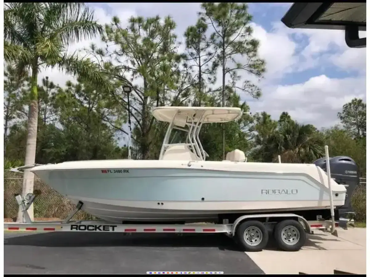 Robalo R260 