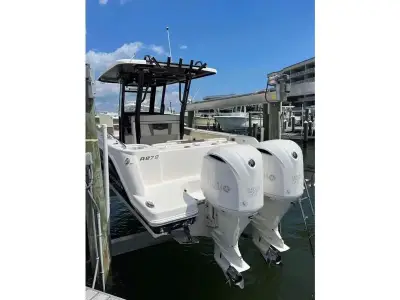 Robalo R272