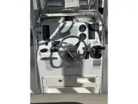 Robalo R222 