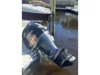 Robalo R222 