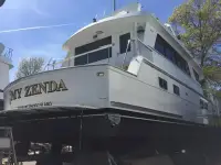 Hatteras Cockpit Motor Yacht 