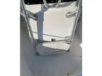 Boston Whaler Outrage 230 