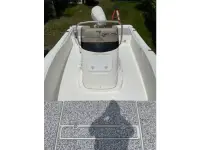 Hydra-Sports Bay Bolt 2000