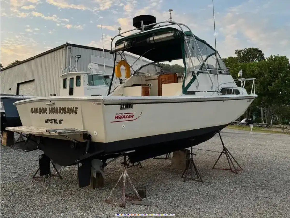 Boston Whaler 27 FC 27 Photograph 1 Boston Whaler 27 FC 27 Photo 1