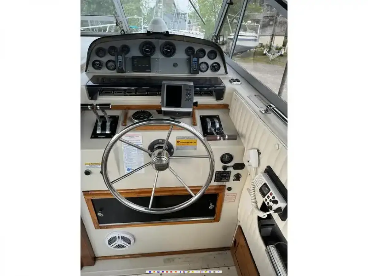 Boston Whaler 27 FC 27 Photograph 4 Boston Whaler 27 FC 27 Photo 4
