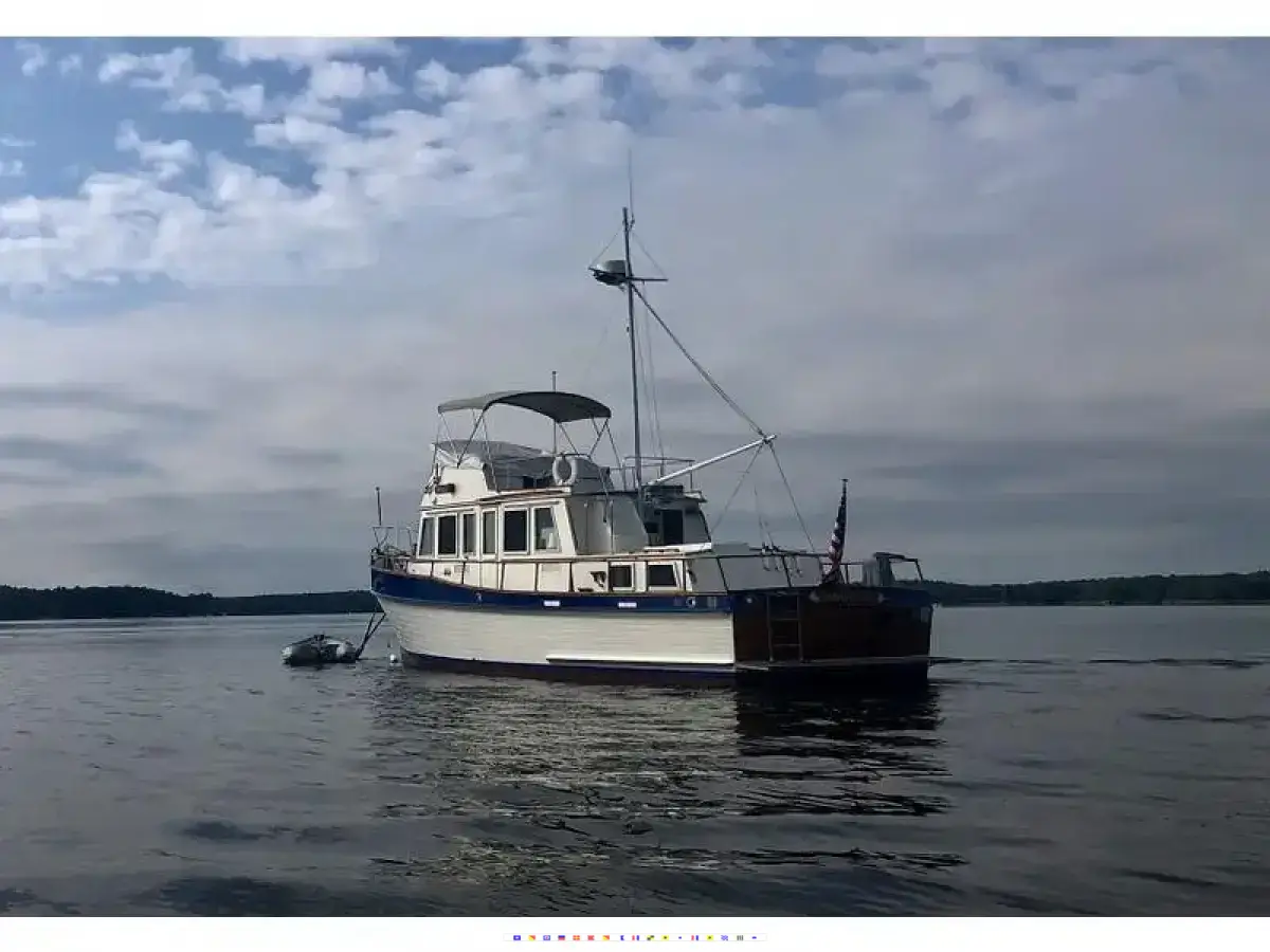 Grand Banks Flybridge Aft Cabin Trawler 