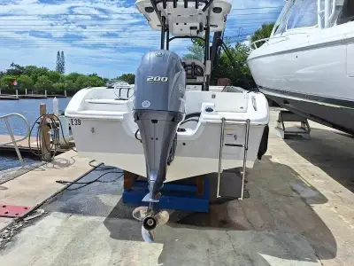 Sea Pro 219 Center Console 