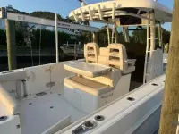 Boston Whaler Outrage 330