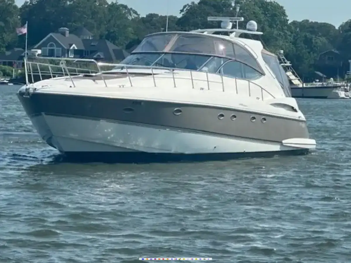 Cruisers 560 Express 