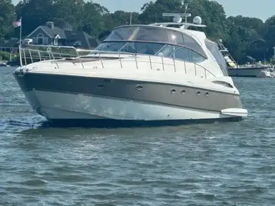 Cruisers 560 Express 