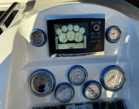 Hallett 290 Open-bow Mid-cabin 
