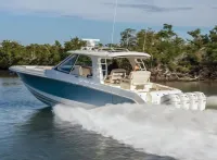 Boston Whaler Realm 380 