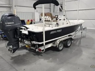 Sea Pro 208 Bay