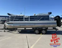 Godfrey Hurricane Sweetwater 2286 sb triple toon