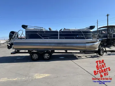 Godfrey Hurricane Sweetwater 2286 sb triple toon 