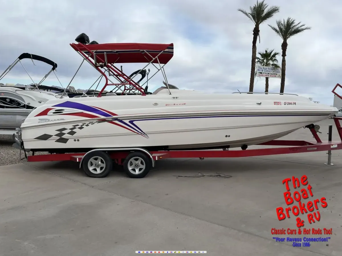 2000 Chaparral Sunesta 252 deck boat Photographs