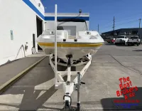 Chaparral Sunesta 232 deck boat 