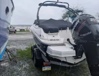 Sea Ray Sea Ray 220 Sunesta Outboard 