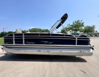 Premier Premier 221 Explorer 