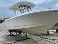 Robalo R272 