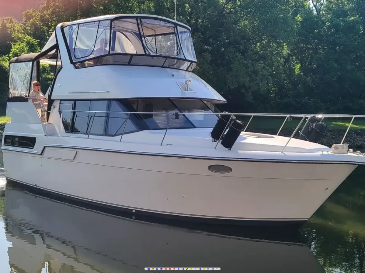 Carver 330 Aft Cabin Carver 330 Aft Cabin