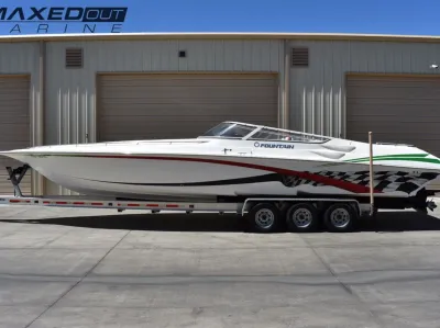 まりね Fountain Lightning Powerboats