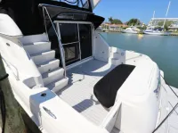 Sea Ray 450 Express Bridge 