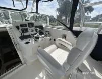 Boston Whaler Conquest 