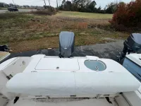 Robalo R242 