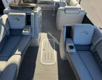 Bennington Q25 Tritoon 