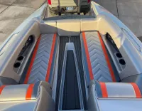 Shockwave 26 Cat - Open-bow Walk-thru